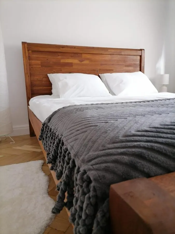 09PuzzleSuites Bucarest 0*,  Romania