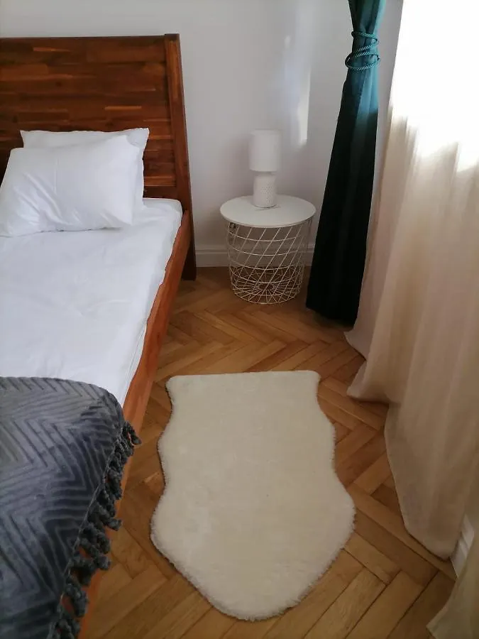 09PuzzleSuites Bucarest 0*,